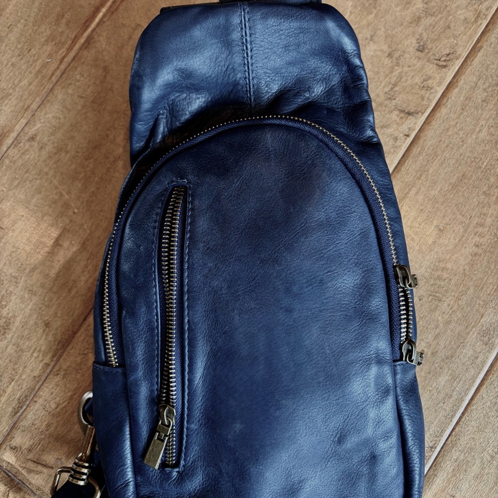 Sundance Leather Crossbody - Picture 5 of 7